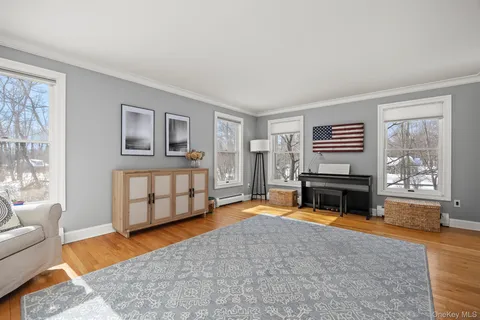 $895,000 | 17 Elm Street, Red Hook, NY 12571