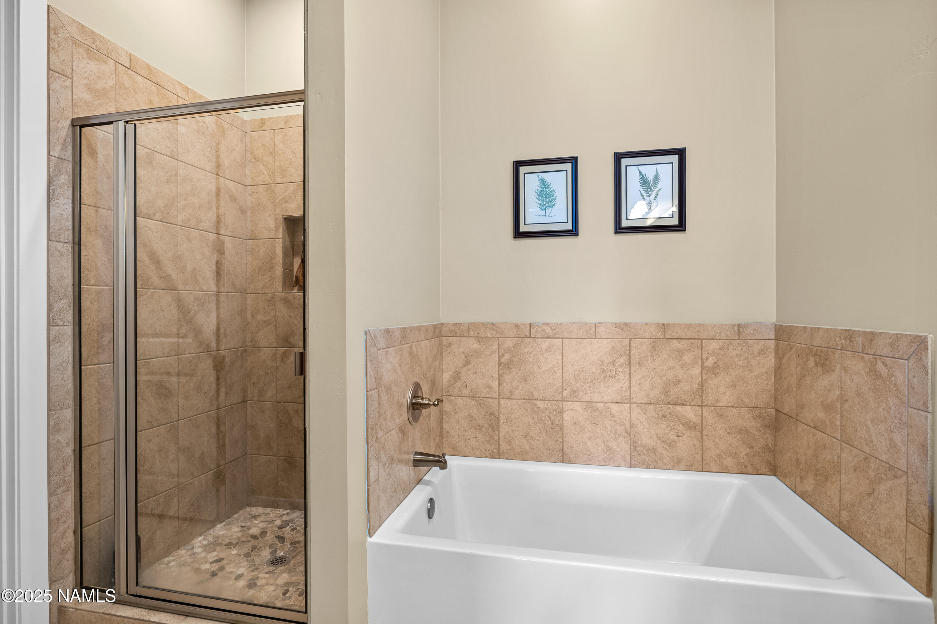 12030 Hydrus Road Bellemont, AZ 86015 - Photo 14 of 30 a bathroom with a bathtub