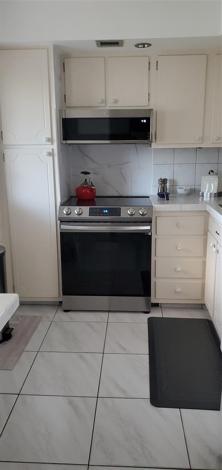 2671 South Course Drive, Unit 108 Pompano Beach, FL 33069 - Photo 17 of 29 Photo 18