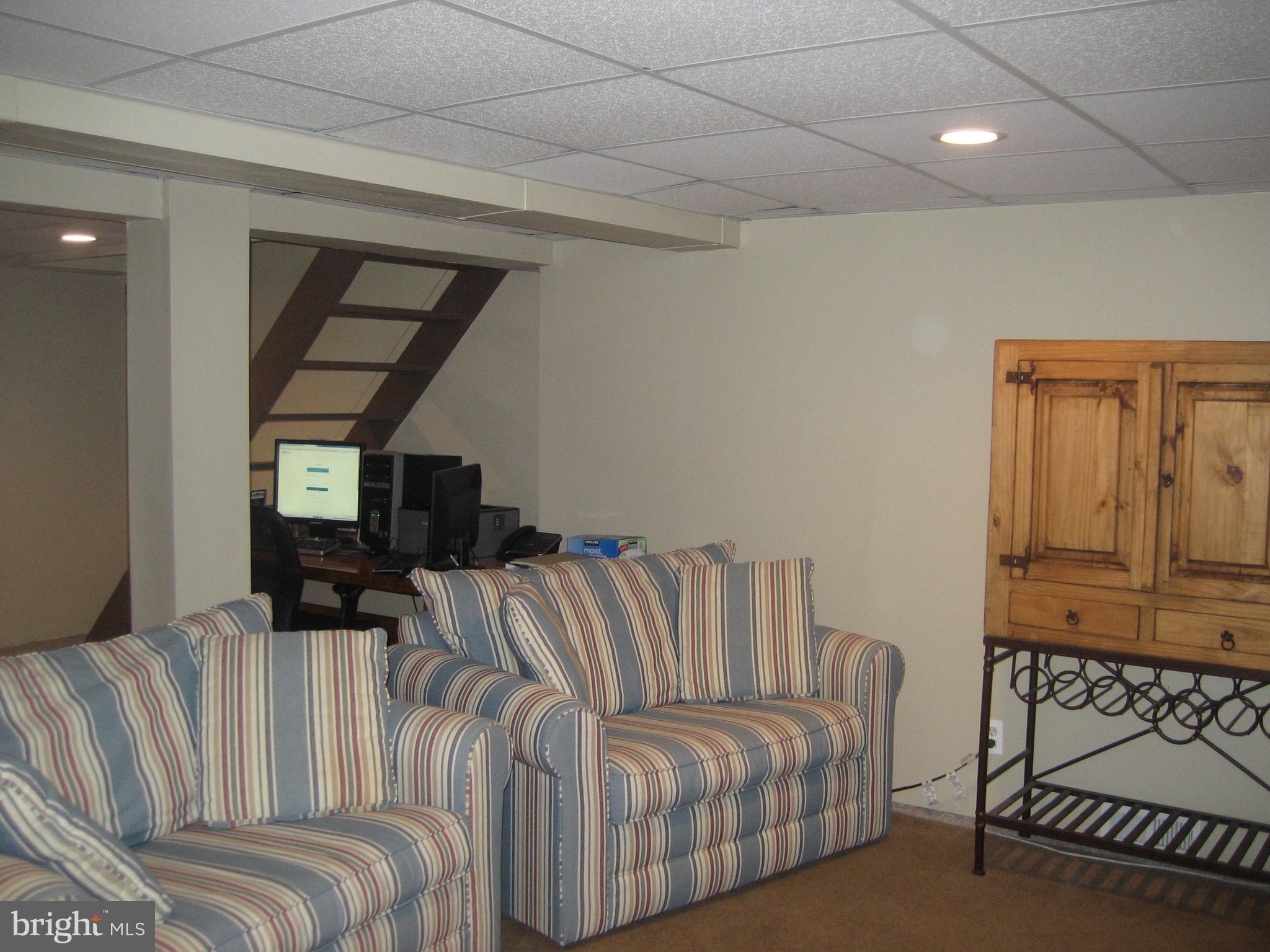 28 Beaumont Road Hamilton, NJ 08620 - Photo 23 of 26 Great for entertaining.