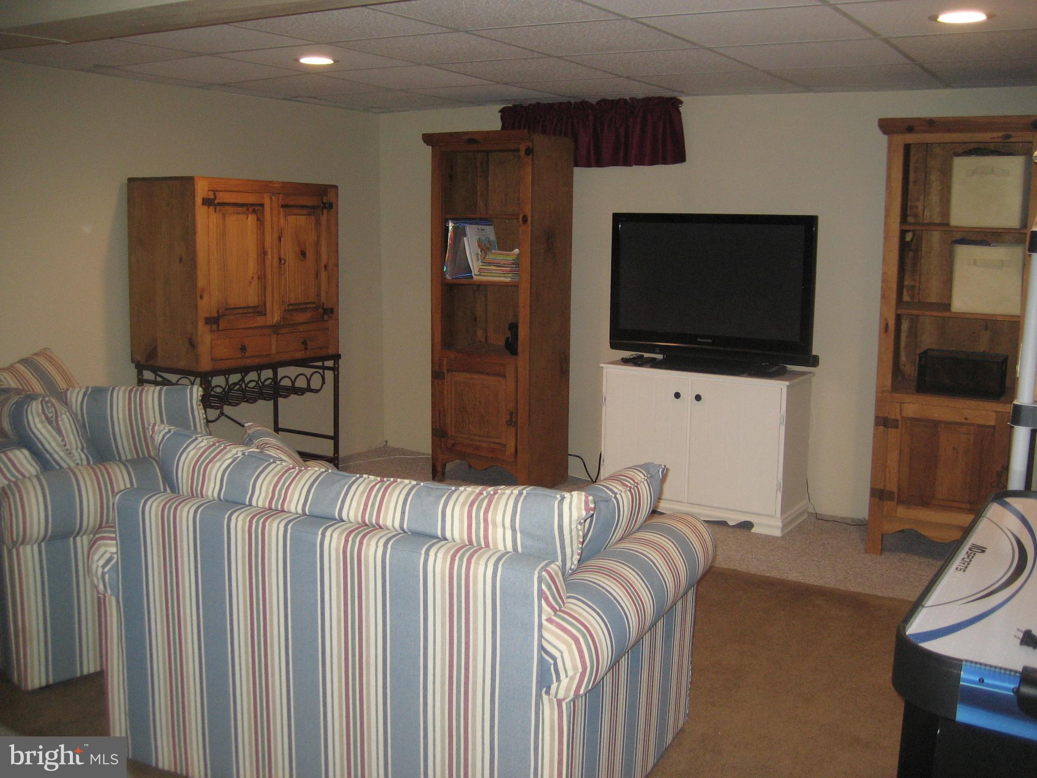 28 Beaumont Road Hamilton, NJ 08620 - Photo 26 of 26 Plenty of room for a party!