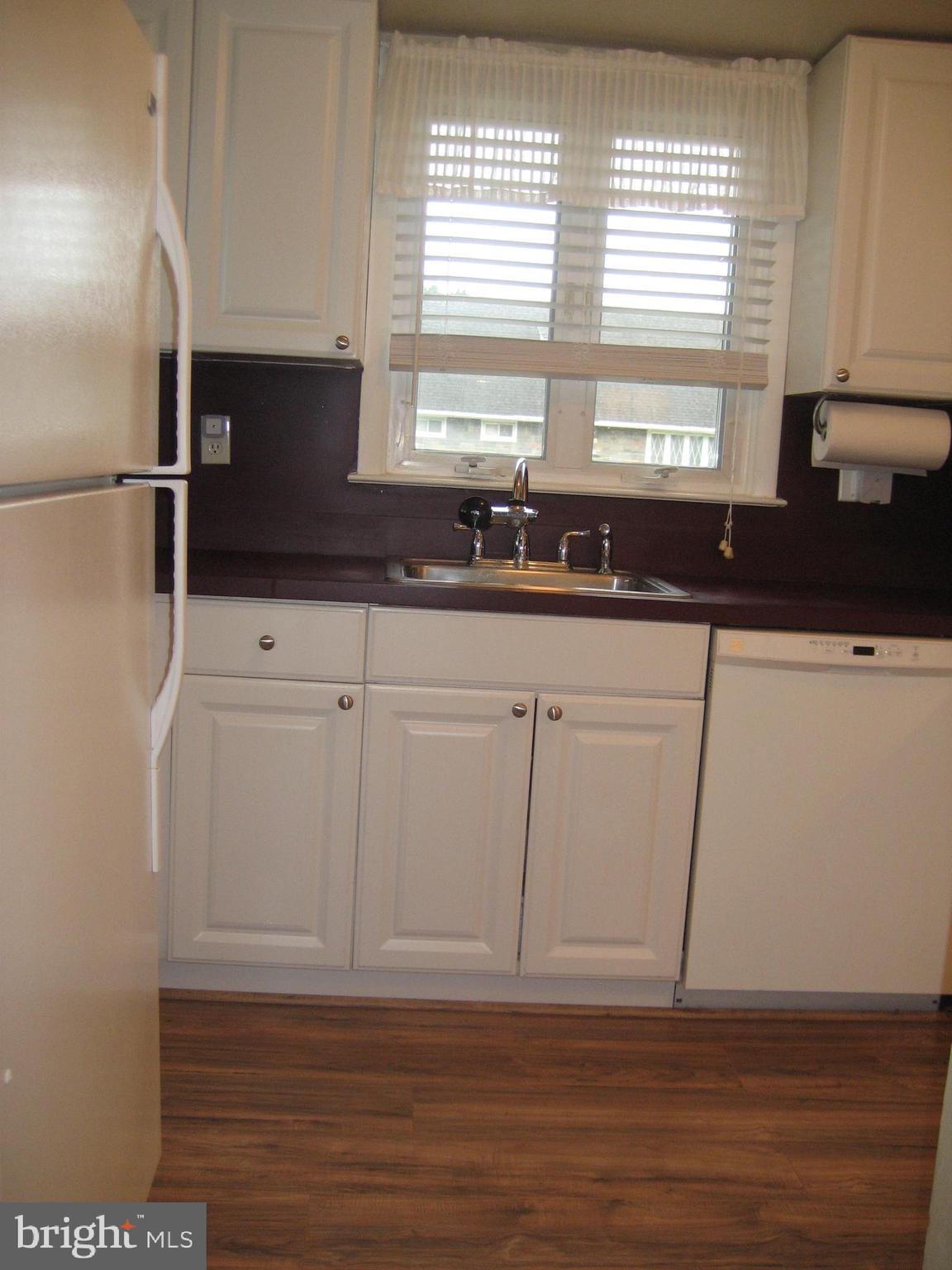 28 Beaumont Road Hamilton, NJ 08620 - Photo 5 of 26 Light and bright kitchen area.