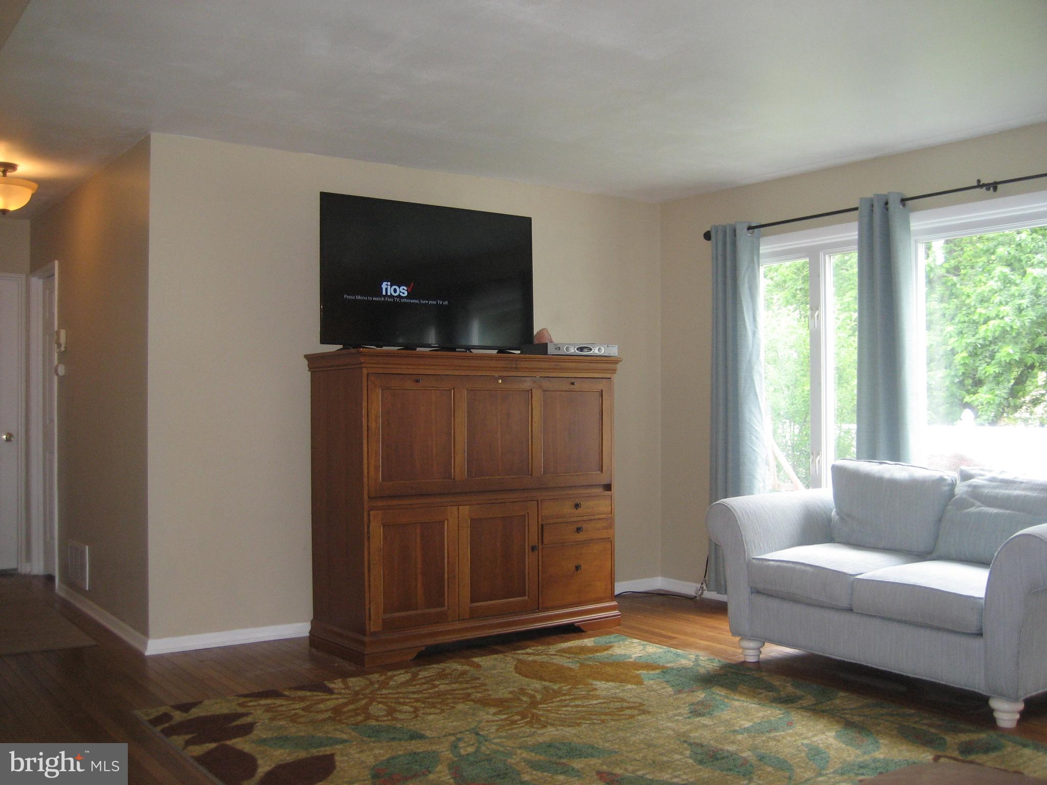 28 Beaumont Road Hamilton, NJ 08620 - Photo 8 of 26 Light and bright living room.