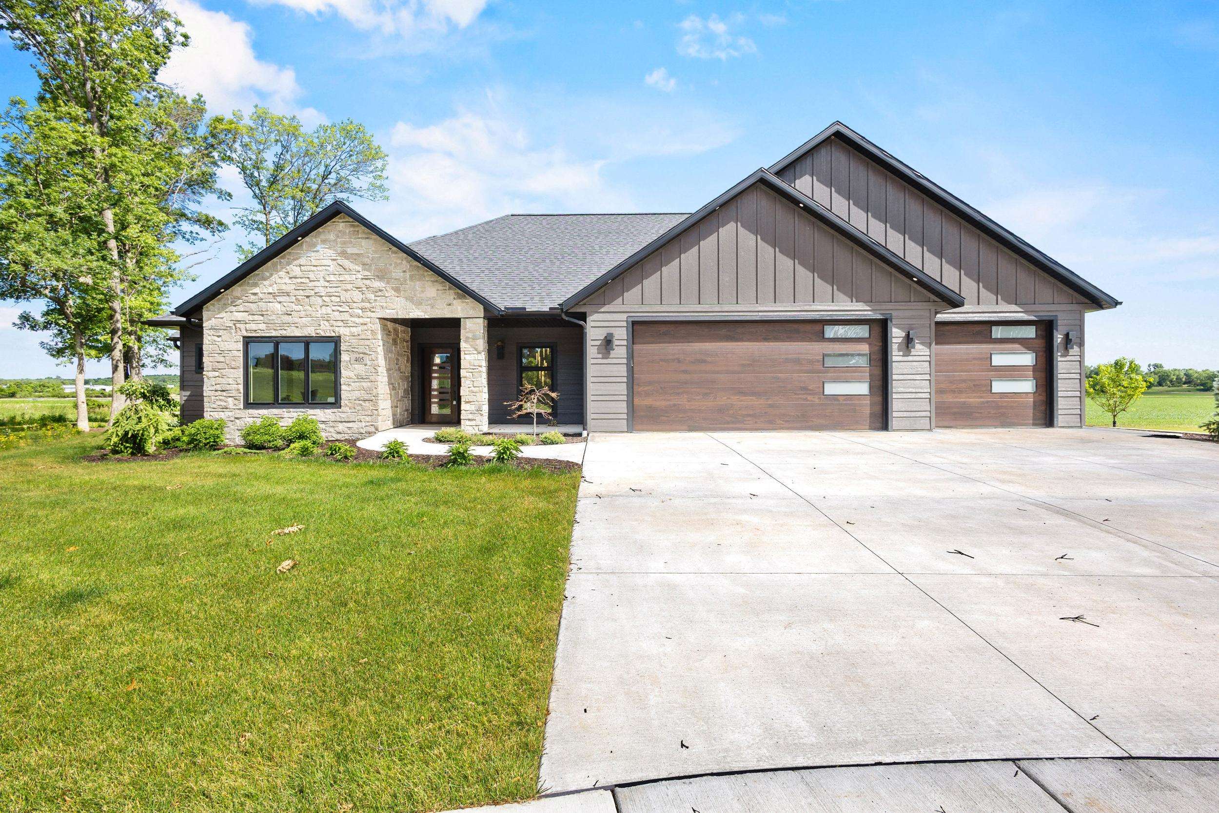 405 Prairie View Portage, WI 53901 - Photo 2 of 77