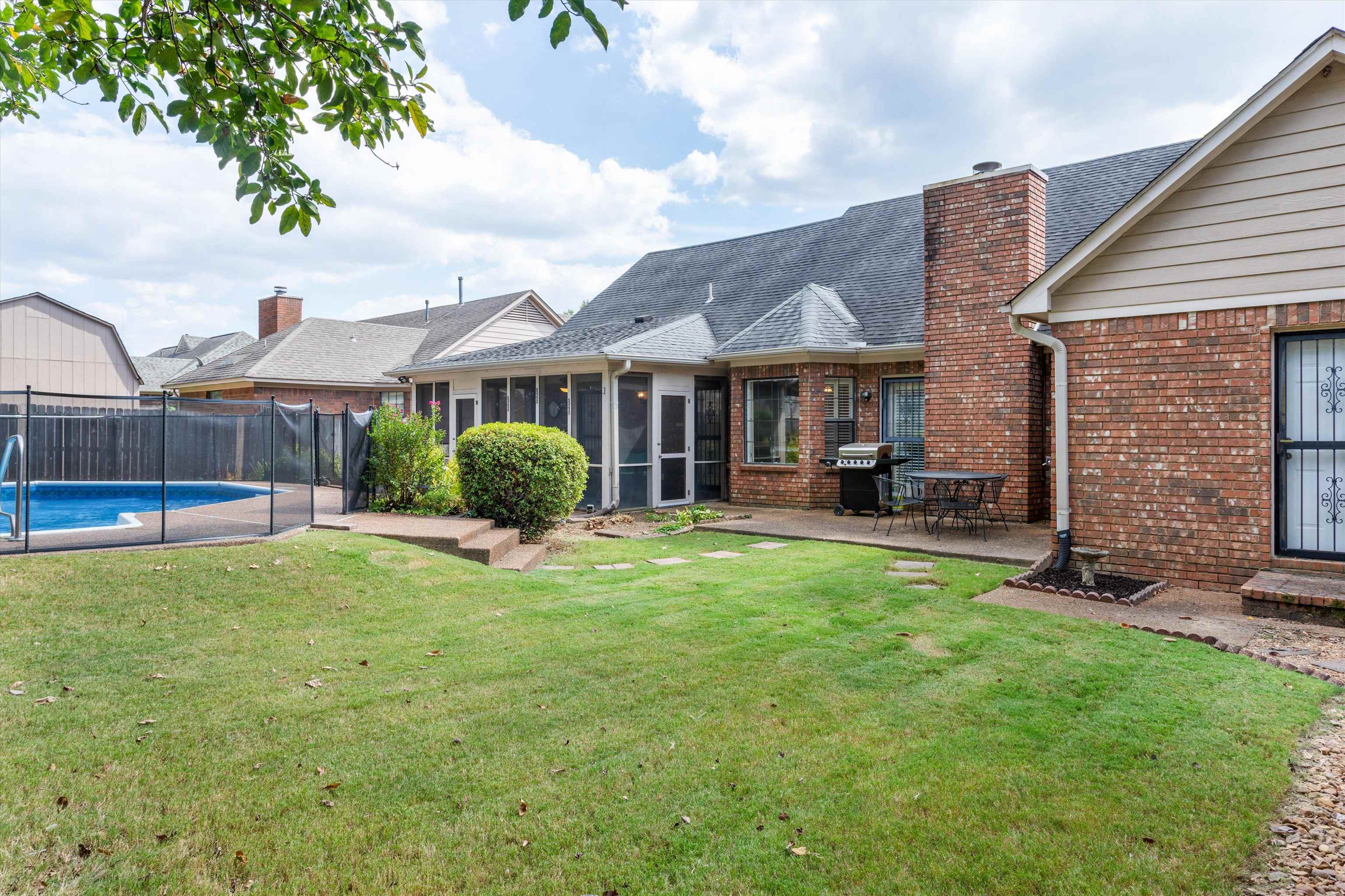 6614 Stephan Ridge Cove Bartlett, TN 38135 - Photo 22 of 26 a house view with a sitting space and garden