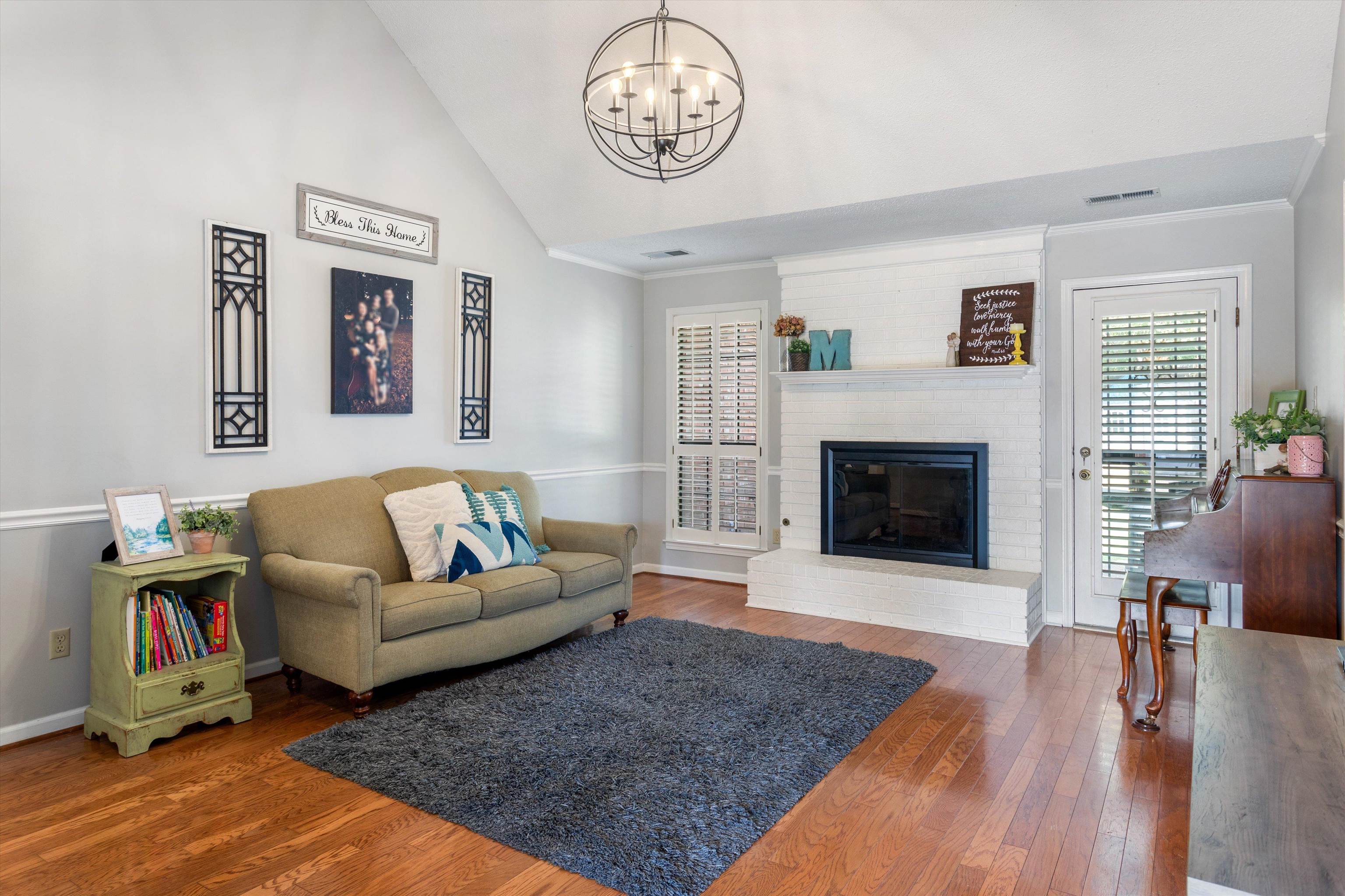 6614 Stephan Ridge Cove Bartlett, TN 38135 - Photo 4 of 26 a living room with furniture and a fireplace