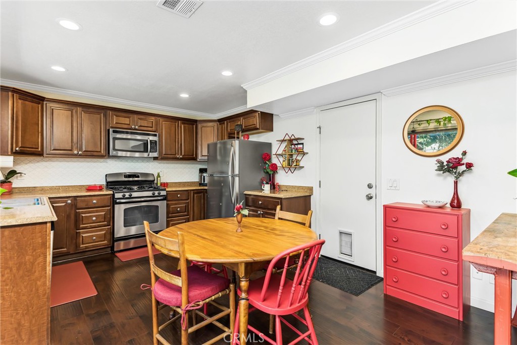 1575 Christopher Lane Redlands, CA 92374 - Photo 8 of 32