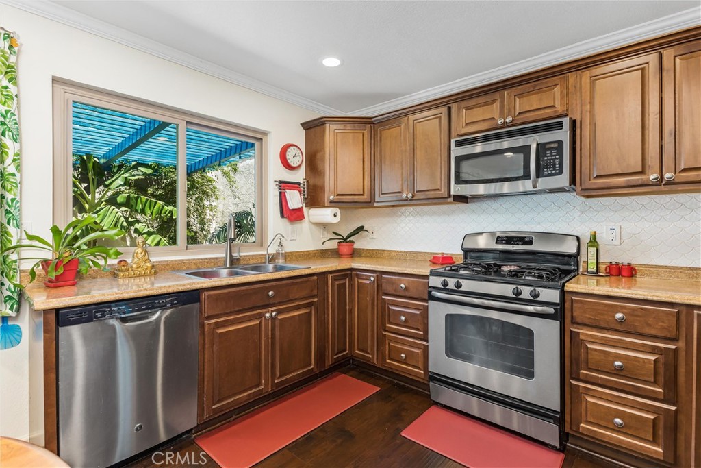 1575 Christopher Lane Redlands, CA 92374 - Photo 10 of 32