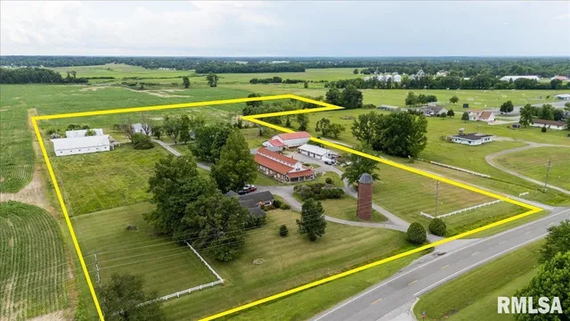 $899,000 | 1807 East Main Street, Marion, IL 62959