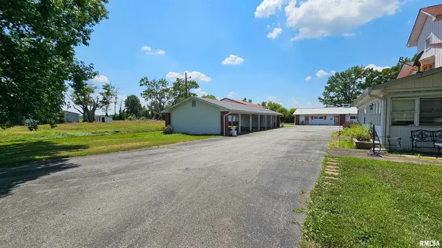 $899,000 | 1807 East Main Street, Marion, IL 62959