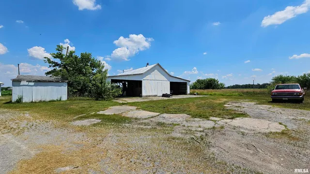 $899,000 | 1807 East Main Street, Marion, IL 62959