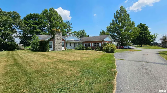 $899,000 | 1807 East Main Street, Marion, IL 62959