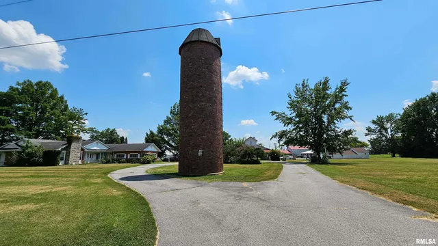 $899,000 | 1807 East Main Street, Marion, IL 62959