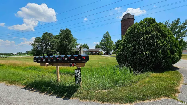 $899,000 | 1807 East Main Street, Marion, IL 62959