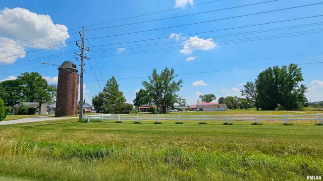 $899,000 | 1807 East Main Street, Marion, IL 62959