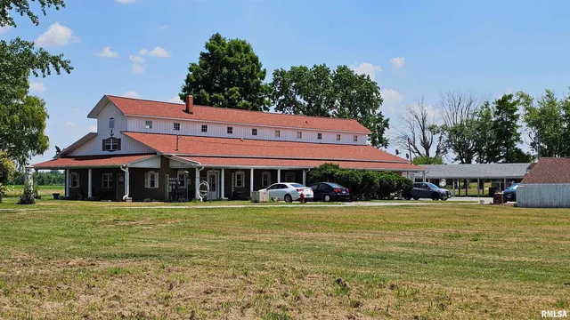 $899,000 | 1807 East Main Street, Marion, IL 62959