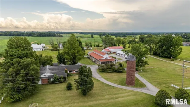 $899,000 | 1807 East Main Street, Marion, IL 62959