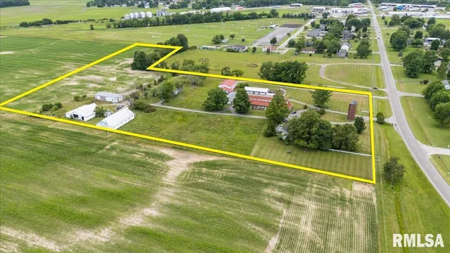 $899,000 | 1807 East Main Street, Marion, IL 62959