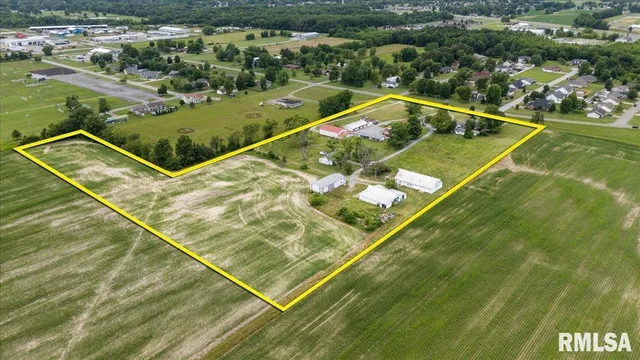 $899,000 | 1807 East Main Street, Marion, IL 62959