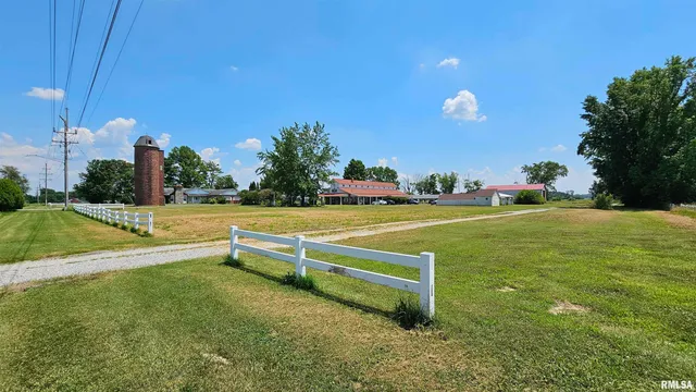 $899,000 | 1807 East Main Street, Marion, IL 62959