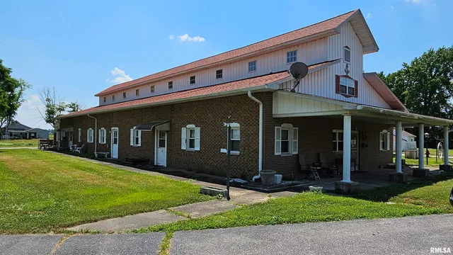 $899,000 | 1807 East Main Street, Marion, IL 62959