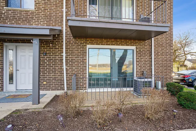 $173,000 | 6323 175th Street, Unit 1W, Tinley Park, IL 60477