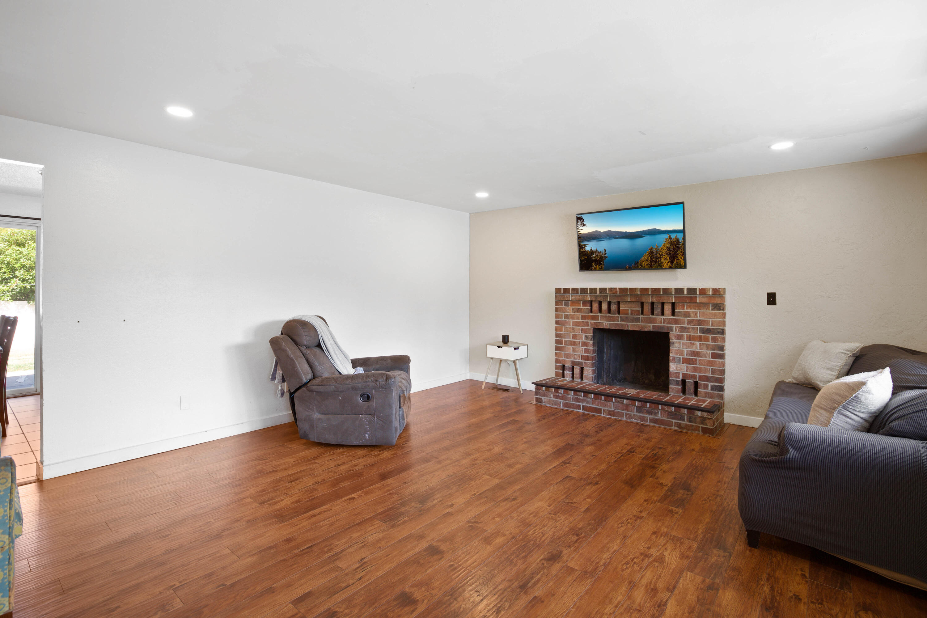 990 Janes Road Medford, OR 97501 - Photo 2 of 28 CU9A3746-Edit