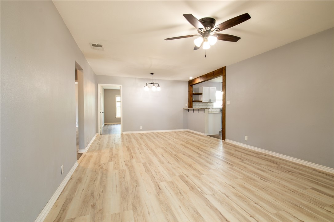 920 East Lewis Street Sinton, TX 78387 - Photo 5 of 24