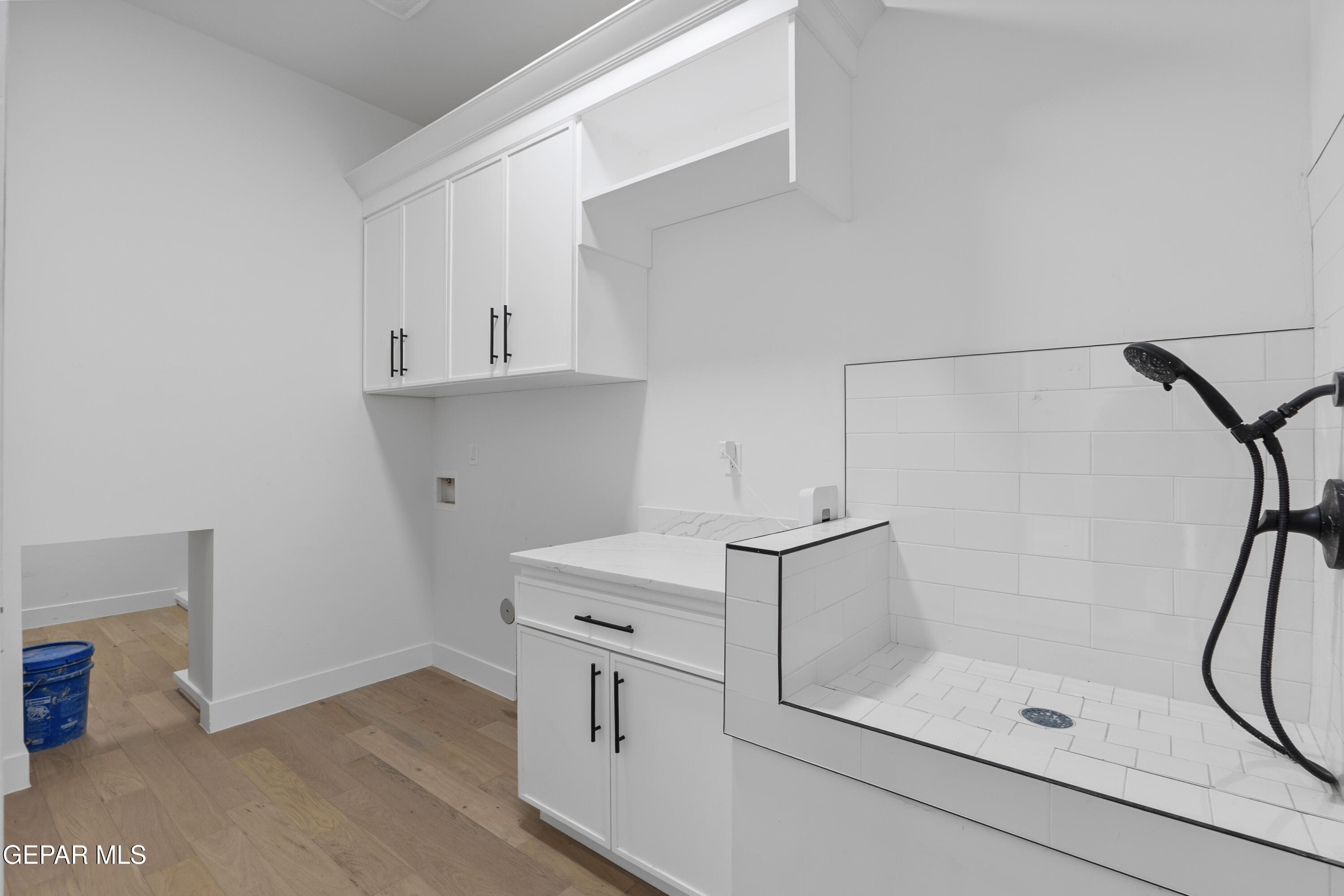 5659 Rio Bonito Circle El Paso, TX 79932 - Photo 21 of 55 a bathroom with a shower sink and mirror