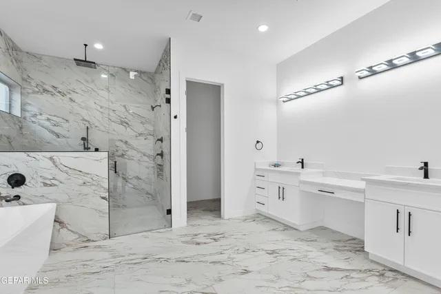 a view of room with walk in closet