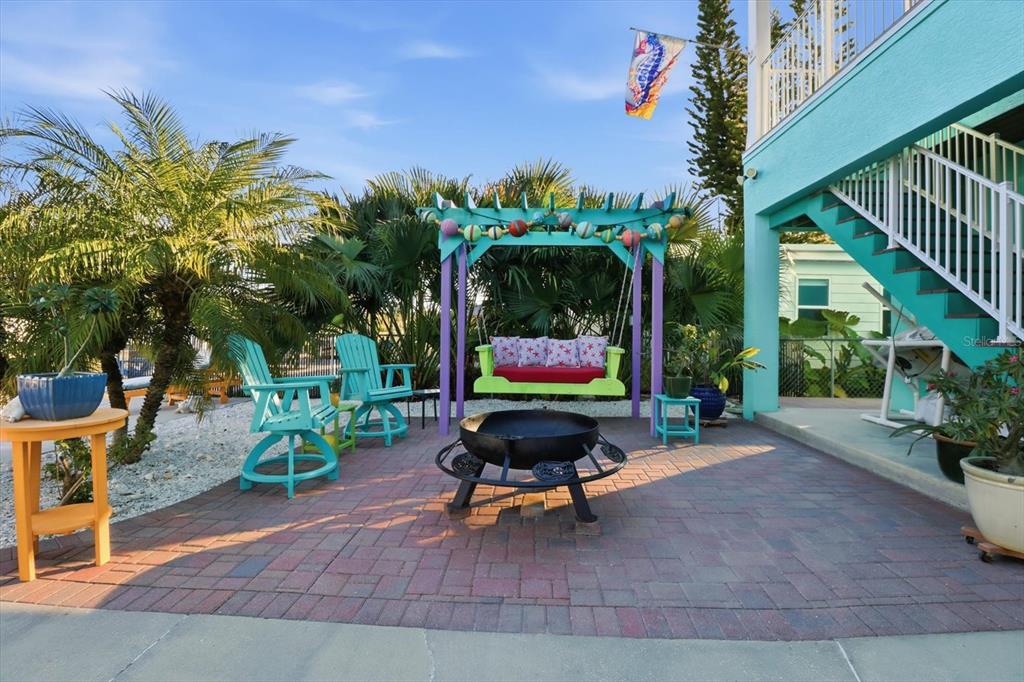 2571 North Seneca Point Crystal River, FL 34429 - Photo 39 of 58 a bench sitting in the middle of a yard