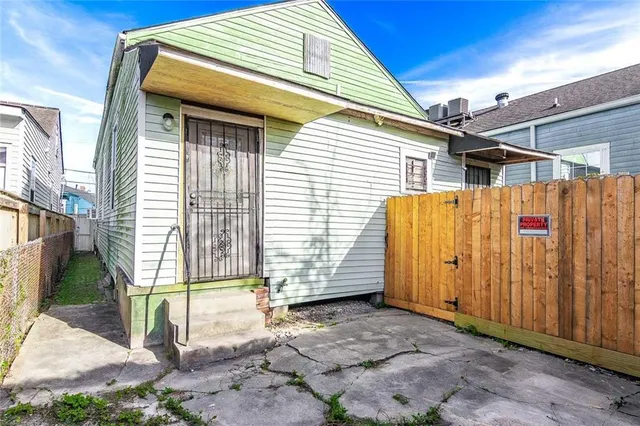 $1,250 | 1418 St Bernard Avenue, New Orleans, LA 70116