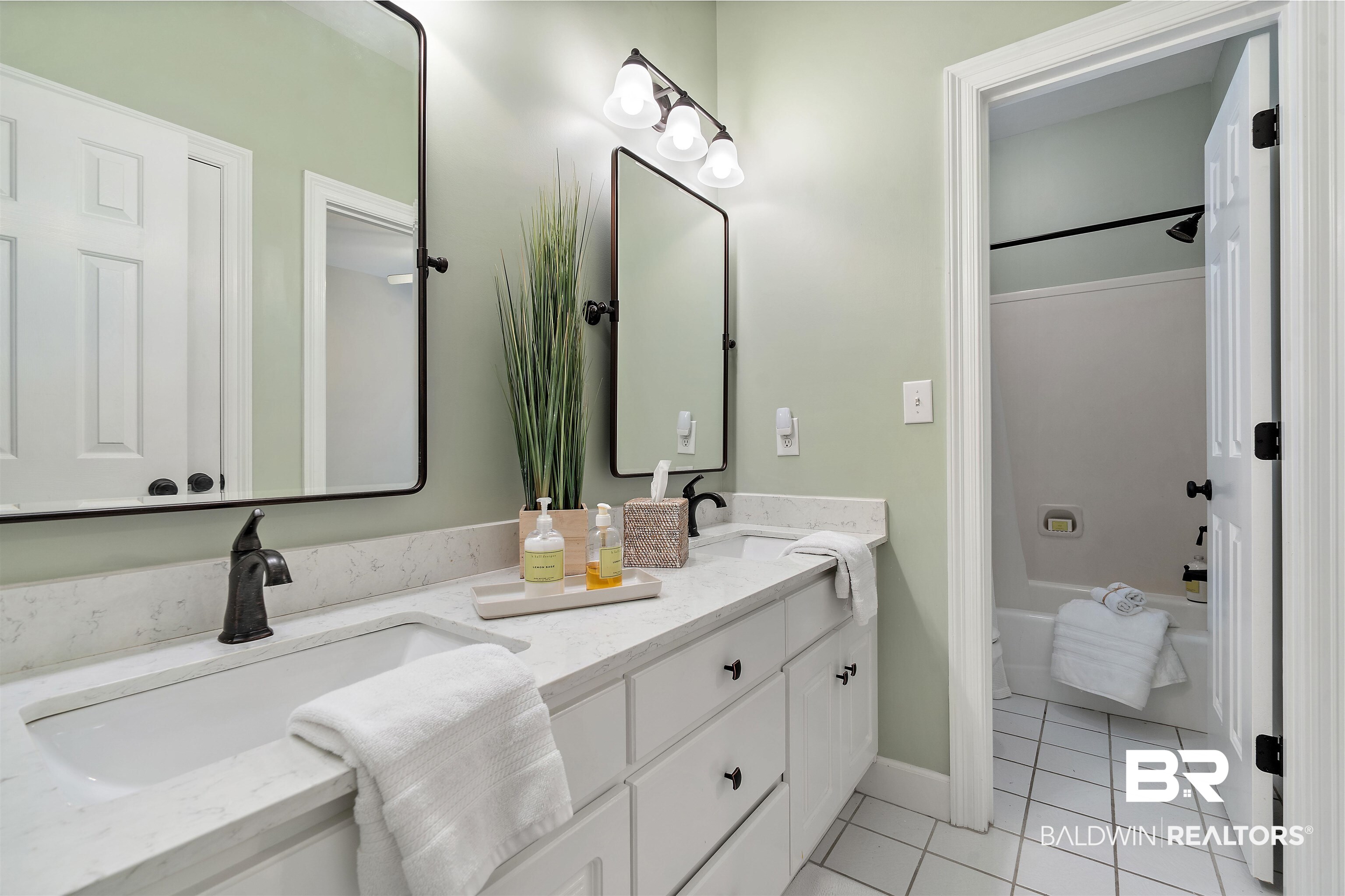 30355 Crepe Myrtle Court Daphne, AL 36527 - Photo 19 of 33 Bath 2