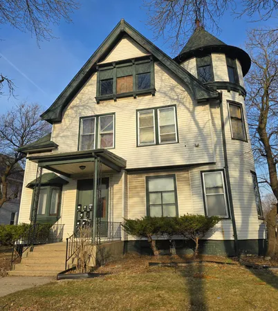 $389,000 | 924 South 19th Street, Milwaukee, WI 53204
