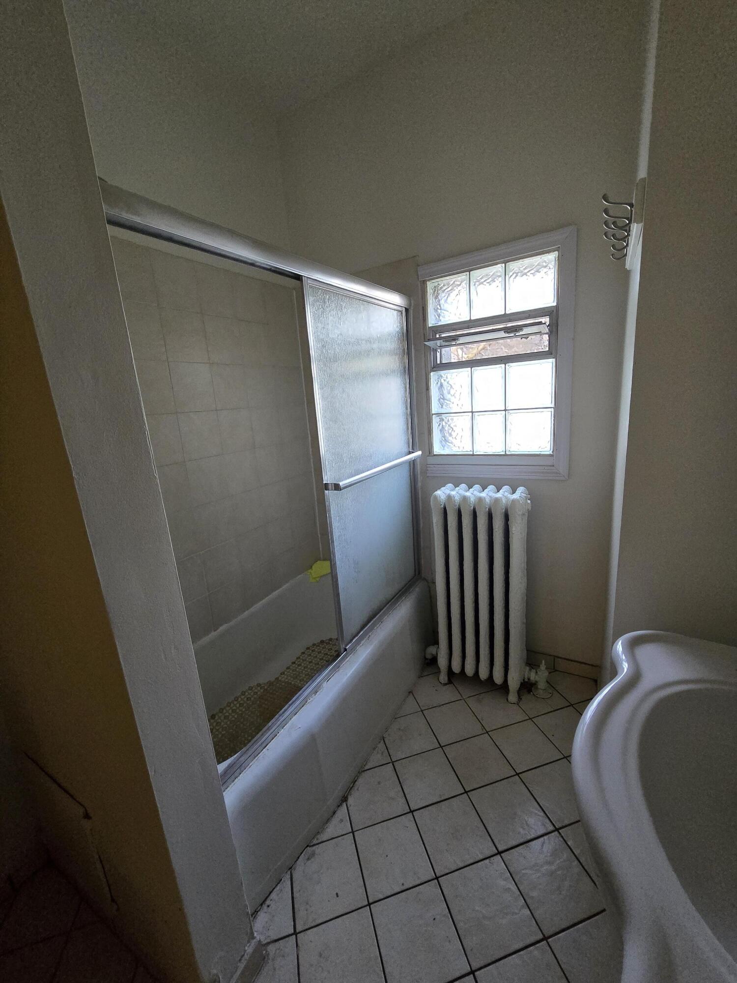 924 South 19th Street Milwaukee, WI 53204 - Photo 12 of 26 2nd Floor Common Bathroom