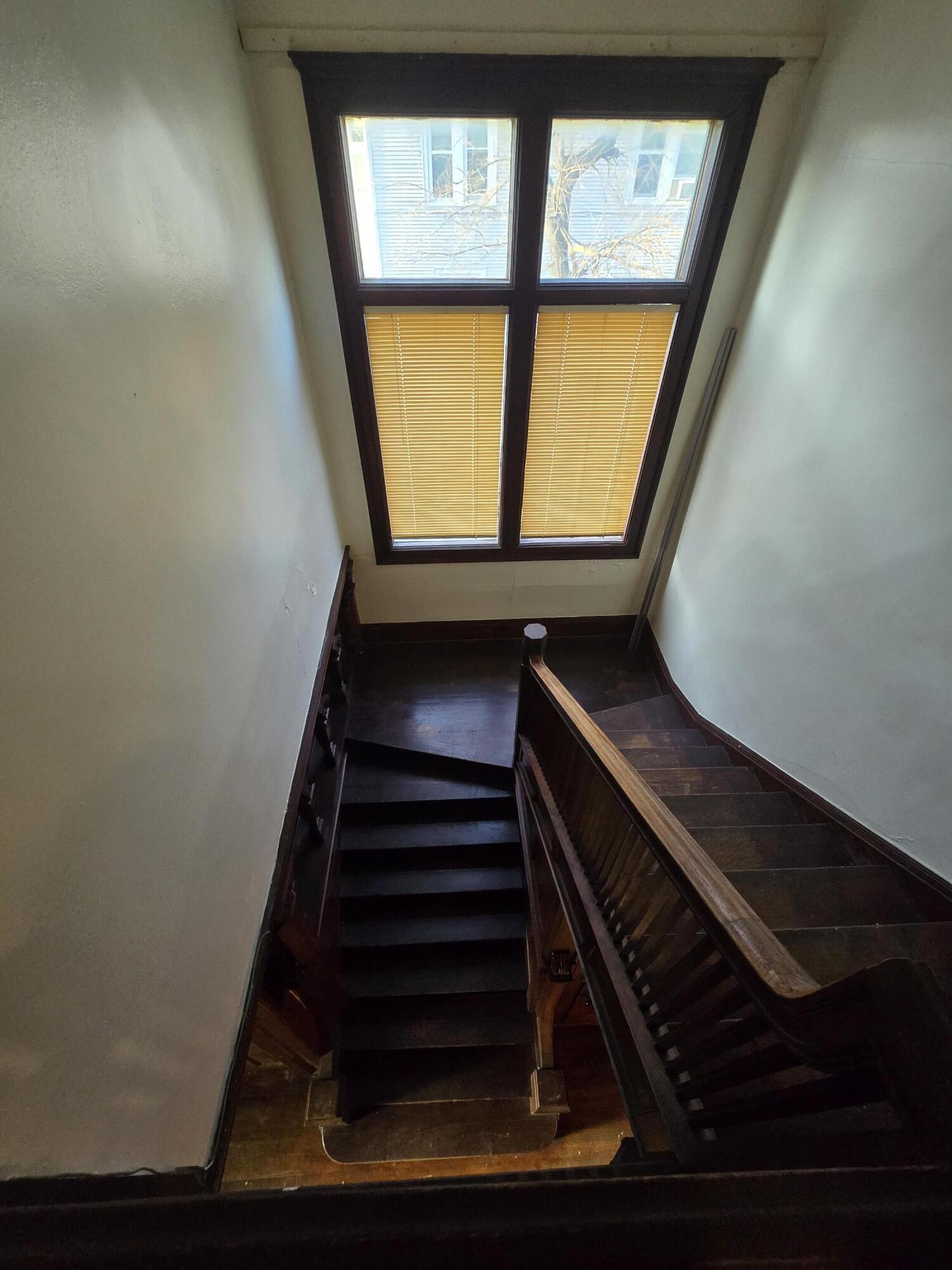 924 South 19th Street Milwaukee, WI 53204 - Photo 14 of 26 Front Staircase