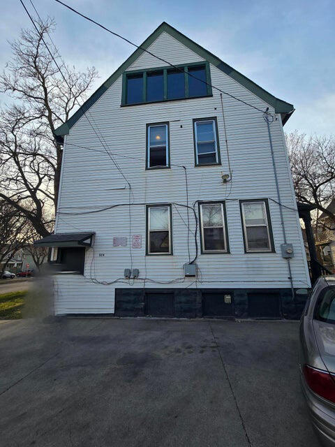 924 South 19th Street Milwaukee, WI 53204 - Photo 2 of 26 1958345-2