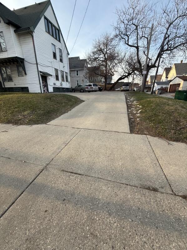 924 South 19th Street Milwaukee, WI 53204 - Photo 3 of 26 Parking lot