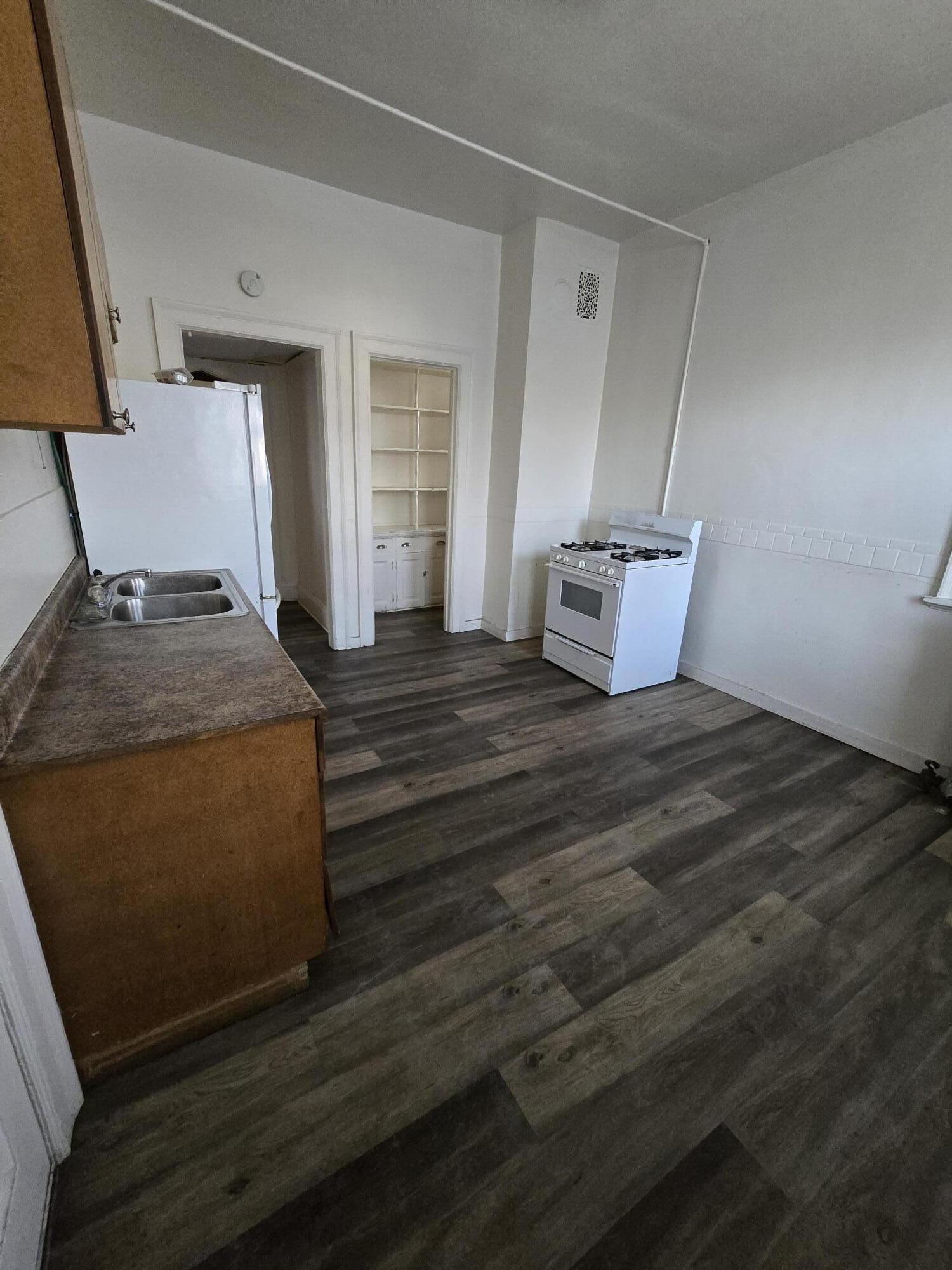 924 South 19th Street Milwaukee, WI 53204 - Photo 4 of 26 Unit 8 Kitchen