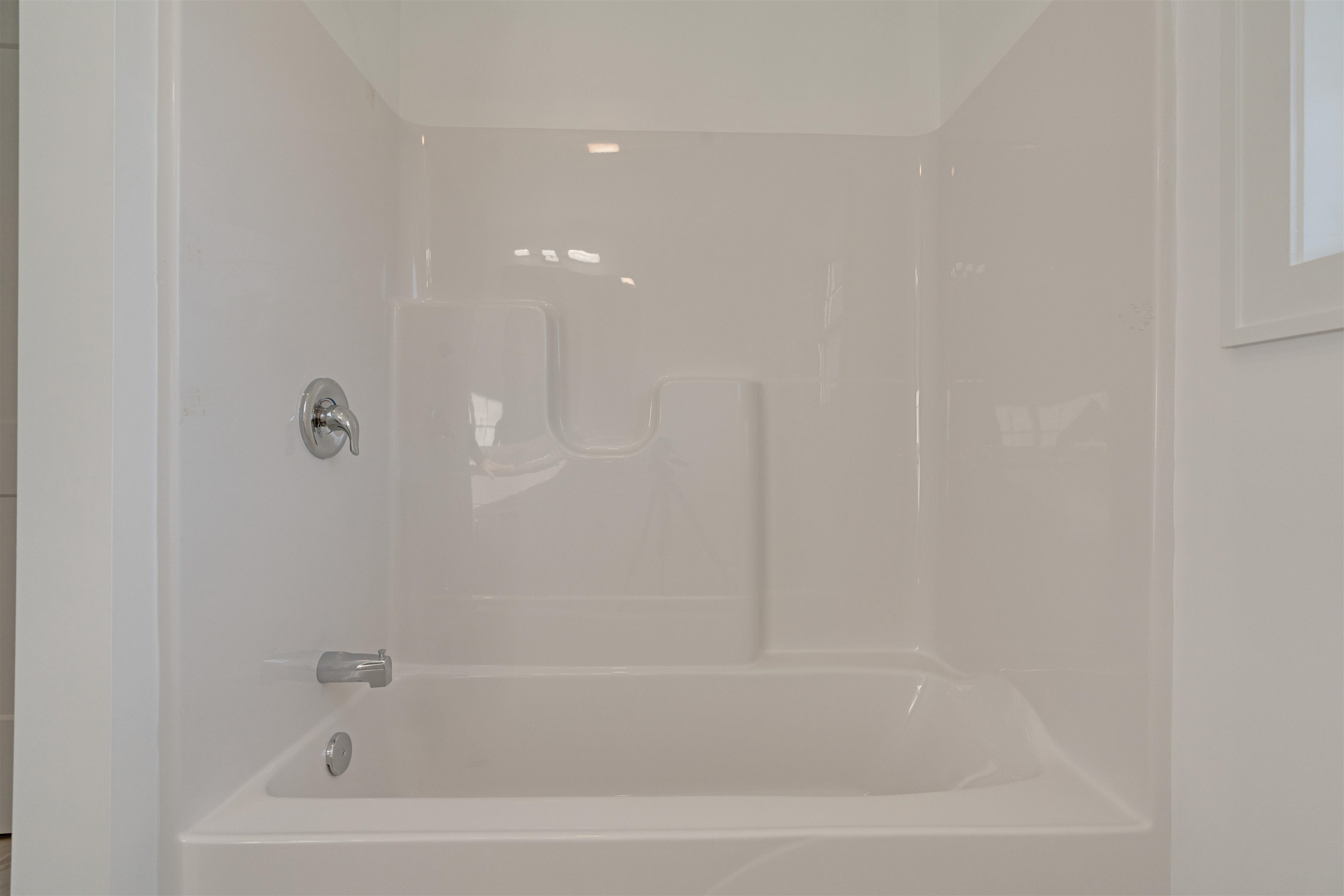 27 Tampa Drive, Unit 3 Rochester, NH 03867 - Photo 3 of 29 Gallery Image 3