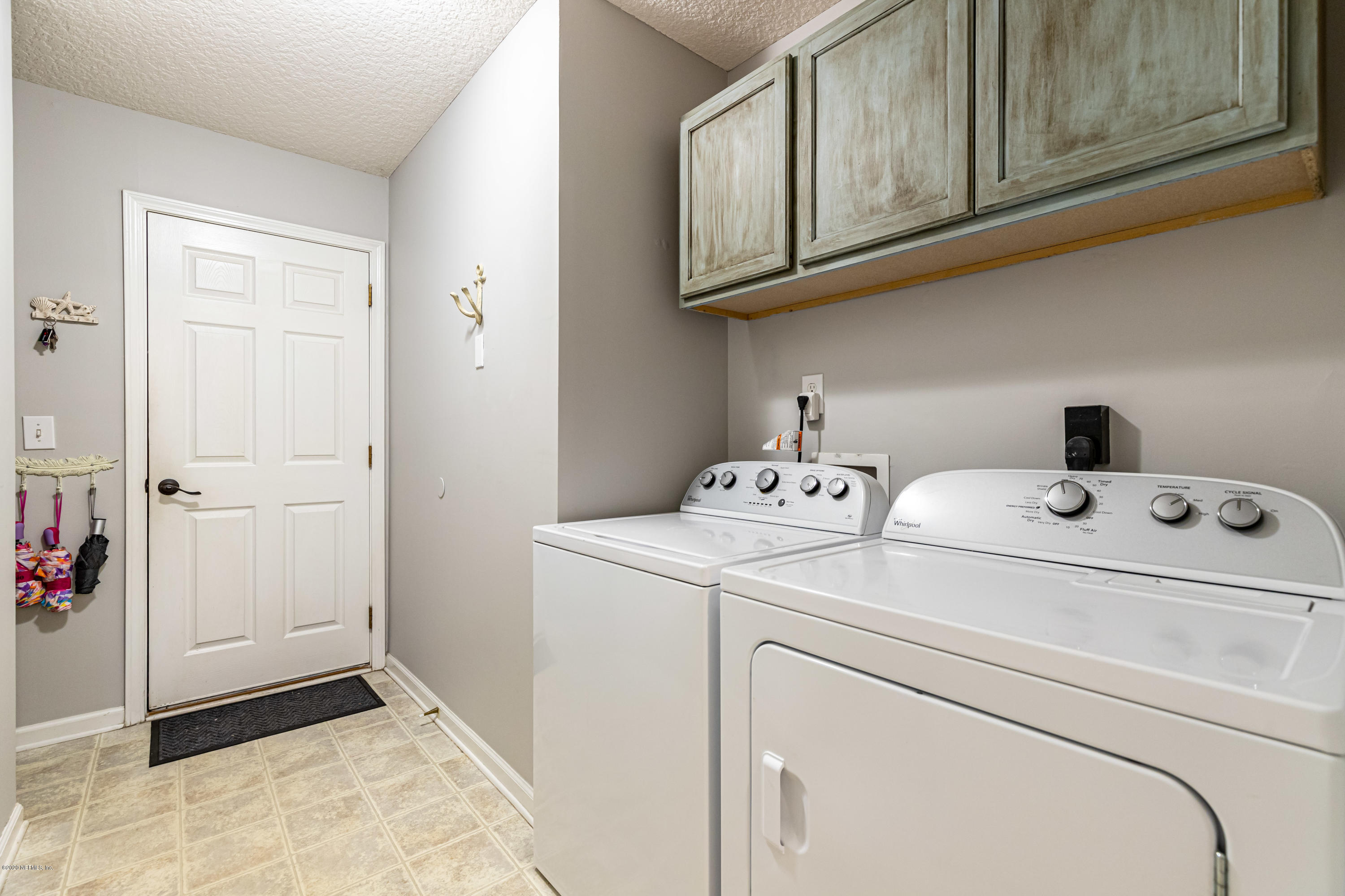951 Silver Spring Court St. Augustine, FL 32092 - Photo 34 of 40 a utility room with dryer and washer