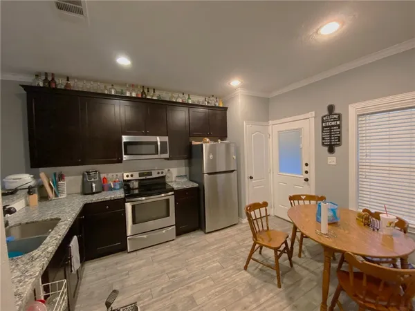 $2,300 | 301 Southwest Parkway, Unit 335, College Station, TX 77840