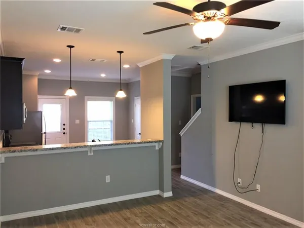 $2,300 | 301 Southwest Parkway, Unit 335, College Station, TX 77840