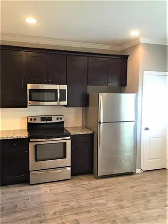 $2,300 | 301 Southwest Parkway, Unit 335, College Station, TX 77840