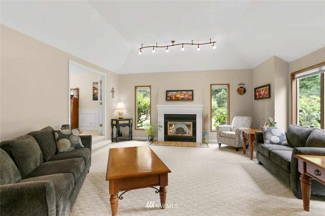 19028 51st Avenue Southeast Bothell, WA 98012 - Photo 4 of 21 Gallery Image 4