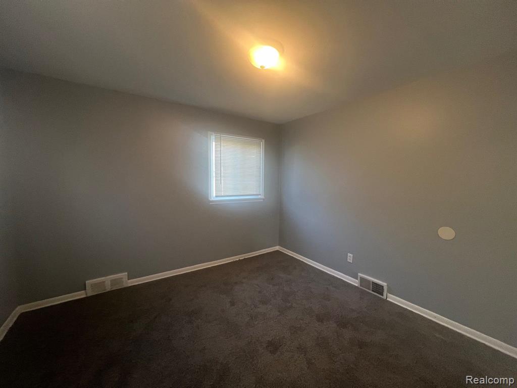26340 Hayes Road Roseville, MI 48066 - Photo 8 of 16