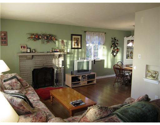 2270 Reis Run Road Franklin Park, PA 15237 - Photo 4 of 9 Den/Family/Great Room.