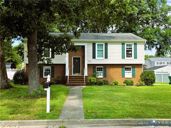 $375,000 | 121 Huntington Road, Colonial Heights, VA 23834