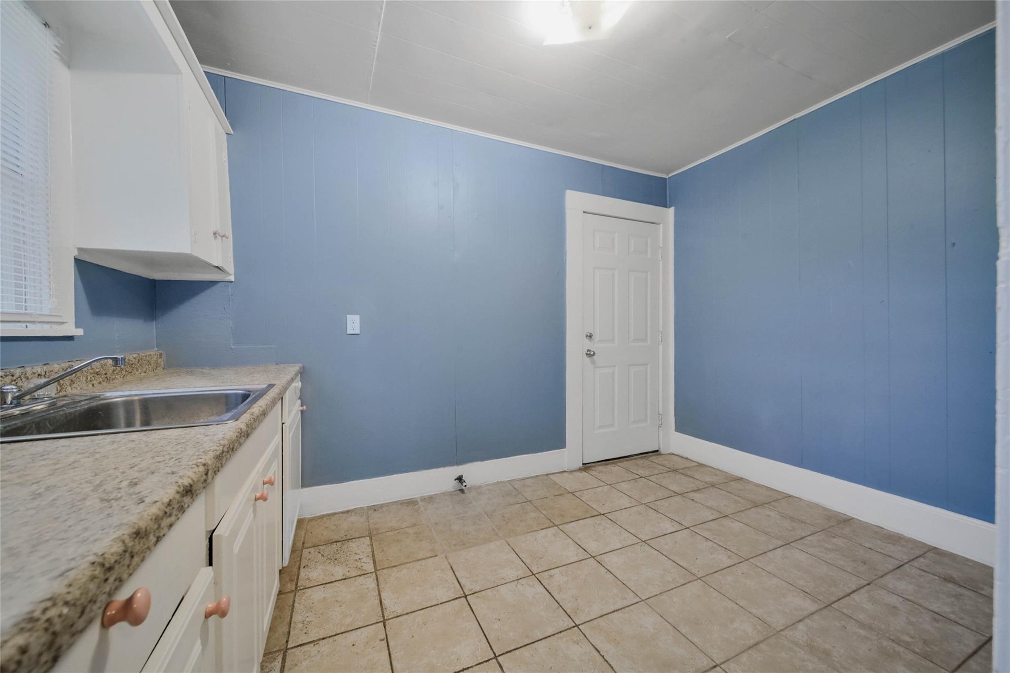 3301 Dennis Street Houston, TX 77004 - Photo 9 of 18 Kitchen (Appliances Included)