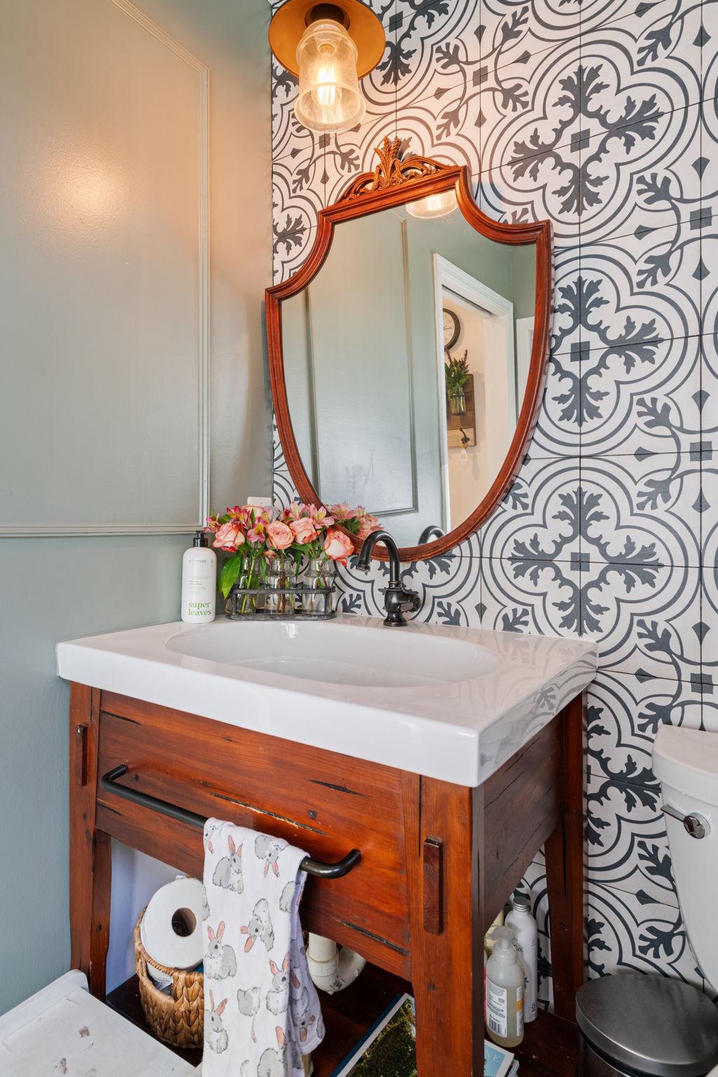 19728 Gleedsville Road Leesburg, VA 20175 - Photo 19 of 61 Powder room just off the kitchen